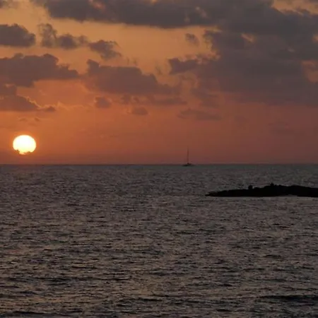 Misia Enas - Modern 2 Bedroom With Sea Views - Close To Apartment *