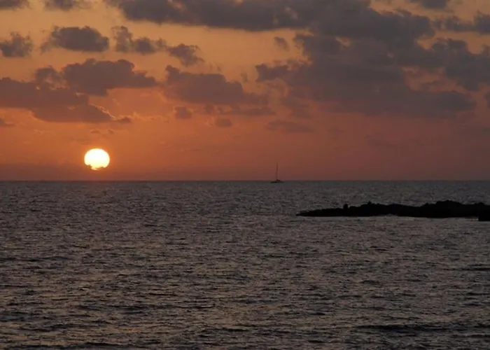 Misia Enas - Modern 2 Bedroom With Sea Views - Close To Apartamento *